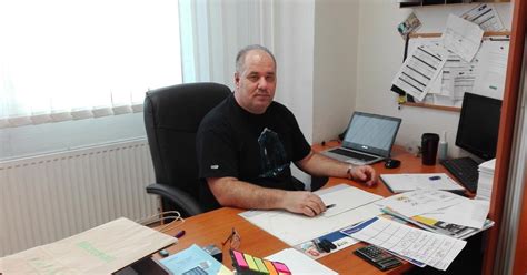 Ilustračná fotka sociálnej pracovníčky pomáhajúcej klientovi