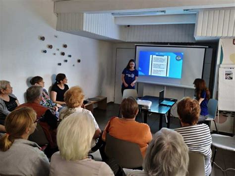 Študenti na besede o bezpečnosti na internete