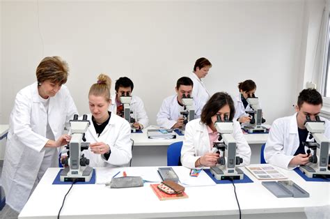 Študenti na konferencii