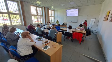 Študent pri písaní maturitného testu