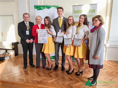 Študenti na medzinárodnom veľtrhu