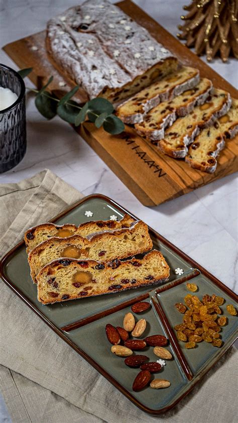 Ilustrácia účtovníckeho stola s dokumentami