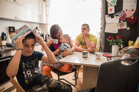 Rodinná fotografia Patrika Švajdu a Zlatice Puškárovej s deťmi