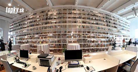 Interiér modernej knižnice