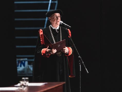 Študenti na promóciách