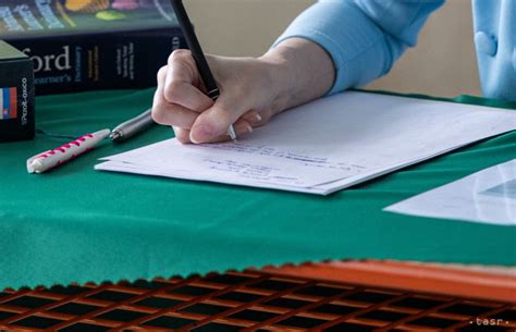 Ľubomíra Valovičová pri práci s deťmi