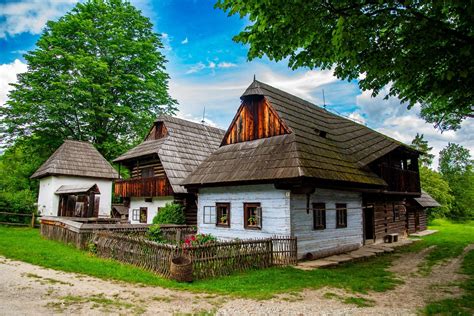 Ilustrácia typickej slovenskej dediny