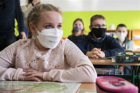 Ilustračná fotografia žiakov pripravujúcich sa na testy