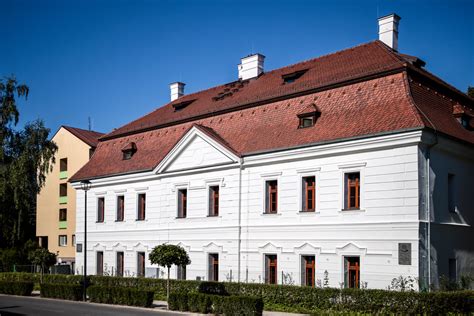 Budova Strednej odbornej školy lesníckej