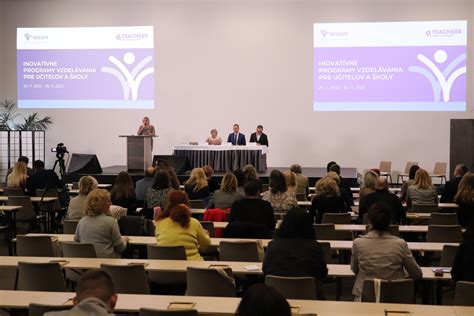 Ilustrácia tlmočníka pracujúceho na konferencii