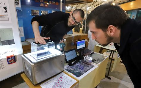 Ilustračná fotografia študentov na medzinárodnej univerzite