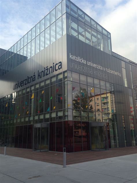 Dobová fotografia budovy Filozofickej fakulty