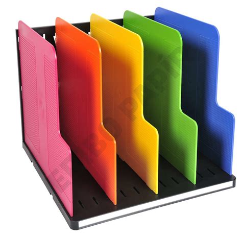 Pracovníci triediaci dokumenty