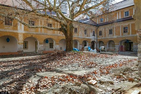 Archívna fotografia starej budovy SOŠ technickej v Žiari nad Hronom