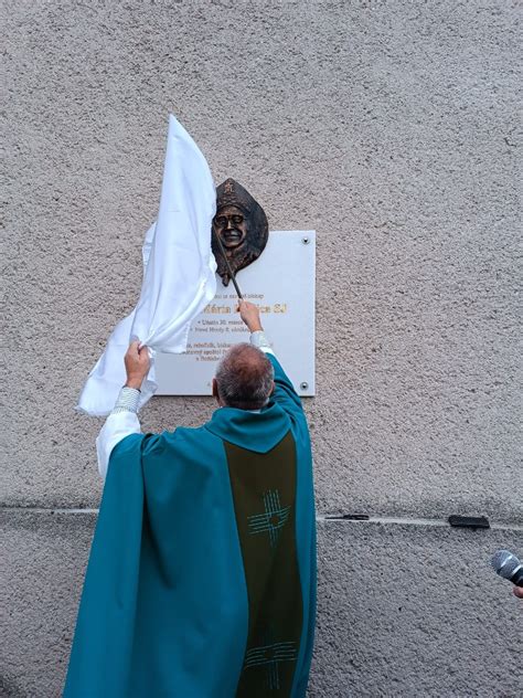 Pamätná tabuľa Auly Benedikta XVI.