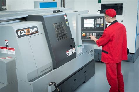 Moderné CNC stroje v učebni SOŠ technickej Piešťany