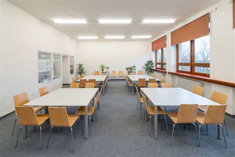 Interiér modernej učebne Drevárskej fakulty