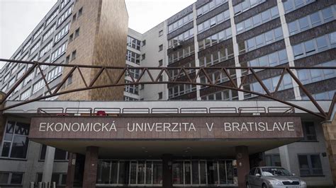 Budova Ekonomickej univerzity v Bratislave