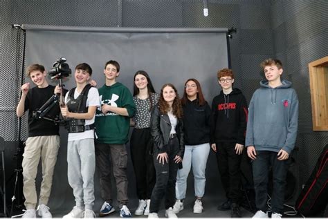 študenti na pomaturitnom štúdiu