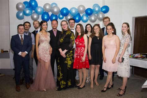 archívna fotka z poľovníckeho plesu