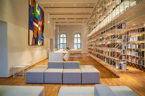 interiér hudobnej knižnice