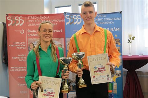 študenti na súťaži