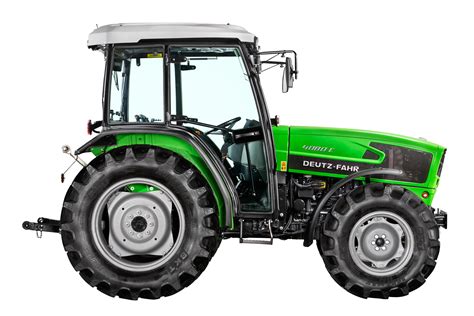 Fotografia moderného poľnohospodárskeho traktora v poli