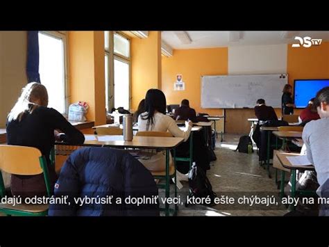 Študenti precvičujúci maturitné testy online