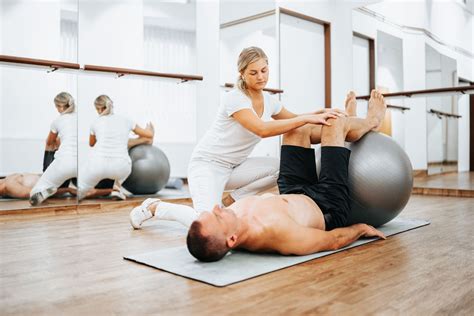 Ilustrácia fyzioterapie a rehabilitácie