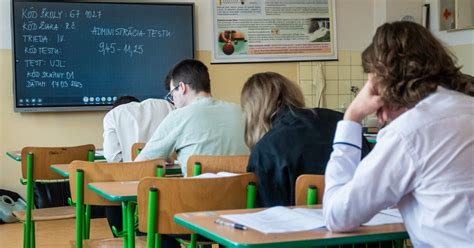 Ilustračná fotografia študentov pri štátnych skúškach