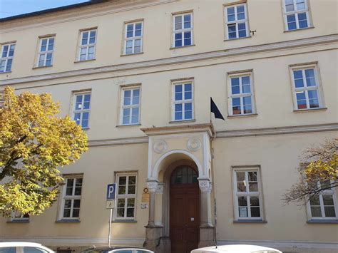 Fotografia riaditeľa a zástupkýň Gymnázia sv. Cyrila a Metoda v Nitre