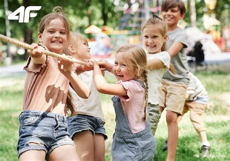 Ilustračná fotografia detí pri hre v tábore