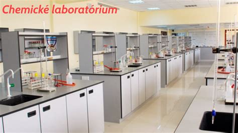 Interiér chemického laboratória