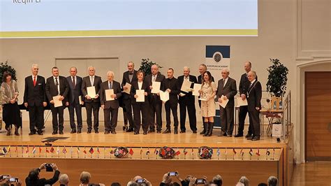 Zelený habit členov akadémie