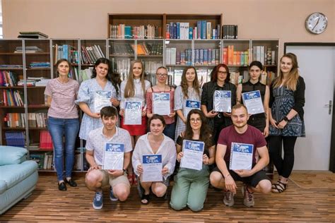 Študenti počas mimoškolskej aktivity