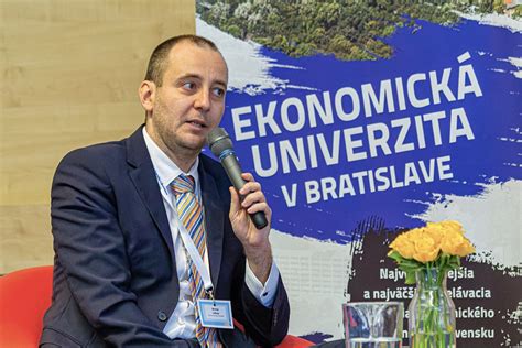 História Fakulty medzinárodných vzťahov EU v Bratislave