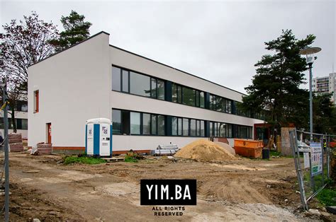 Moderná budova Vedeckého informačného centra a Akademickej knižnice (CINiBA)