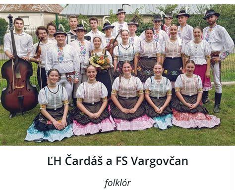 Folklórny súbor Ponitran počas vystúpenia