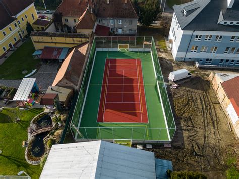 Moderné multifunkčné ihrisko pri škole