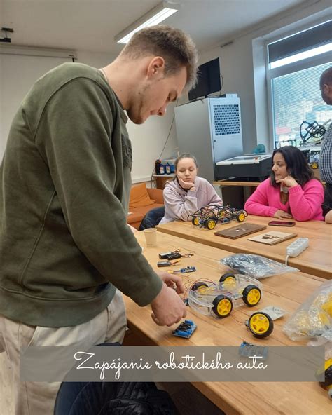 Študenti na odbornej praxi