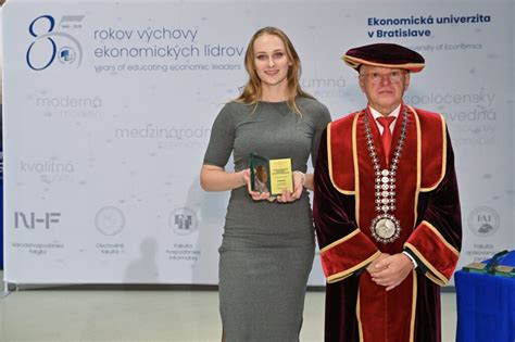 Študenti získavajúci ocenenia za športové a umelecké úspechy