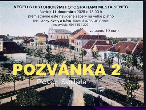 Interiér gymnázia s historickými fotografiami